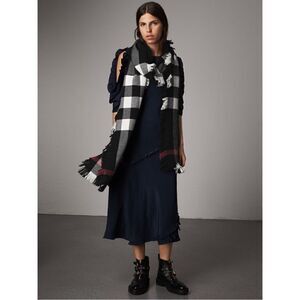 Burberry Mega Check Wool Scarf Unisex Black